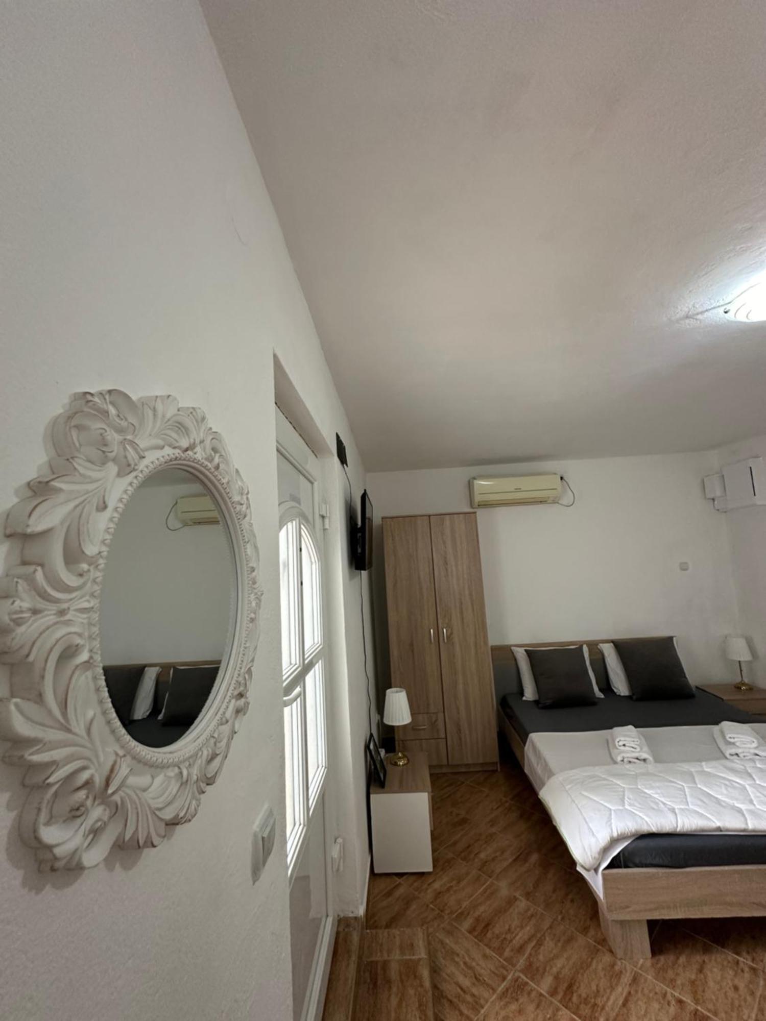 Apartman Nina Risan Exterior photo